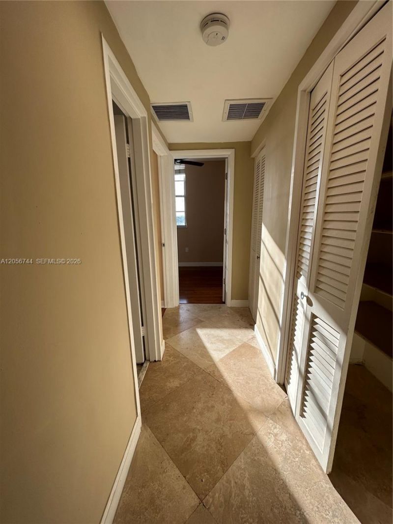 5825 Collins Ave , Unit 9C, Miami Beach, FL 33140 Photo
