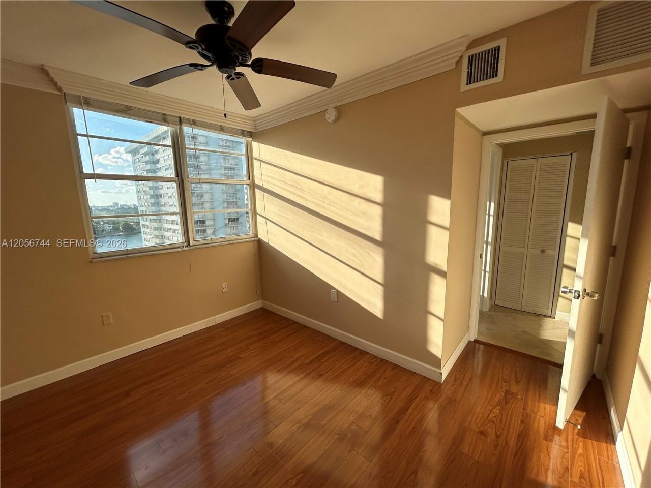 5825 Collins Ave , Unit 9C, Miami Beach, FL 33140 Photo