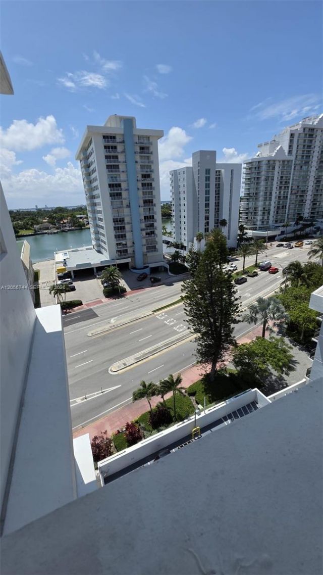 5825 Collins Ave , Unit 9C, Miami Beach, FL 33140 Photo