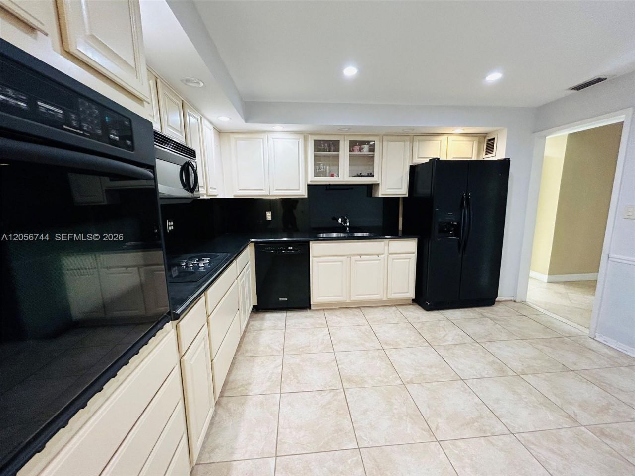 5825 Collins Ave , Unit 9C, Miami Beach, FL 33140 Photo
