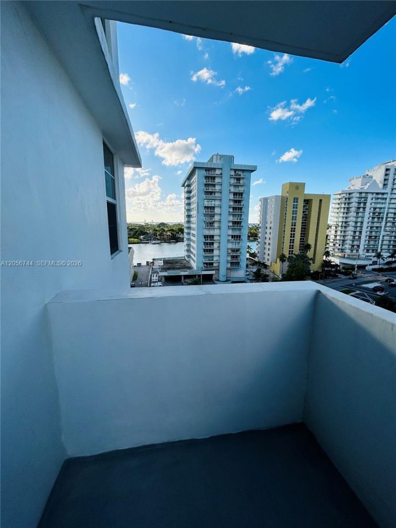5825 Collins Ave , Unit 9C, Miami Beach, FL 33140 Photo