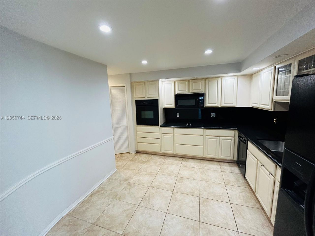 5825 Collins Ave , Unit 9C, Miami Beach, FL 33140 Photo