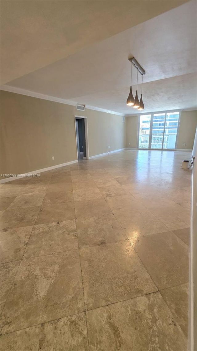 5825 Collins Ave , Unit 9C, Miami Beach, FL 33140 Photo