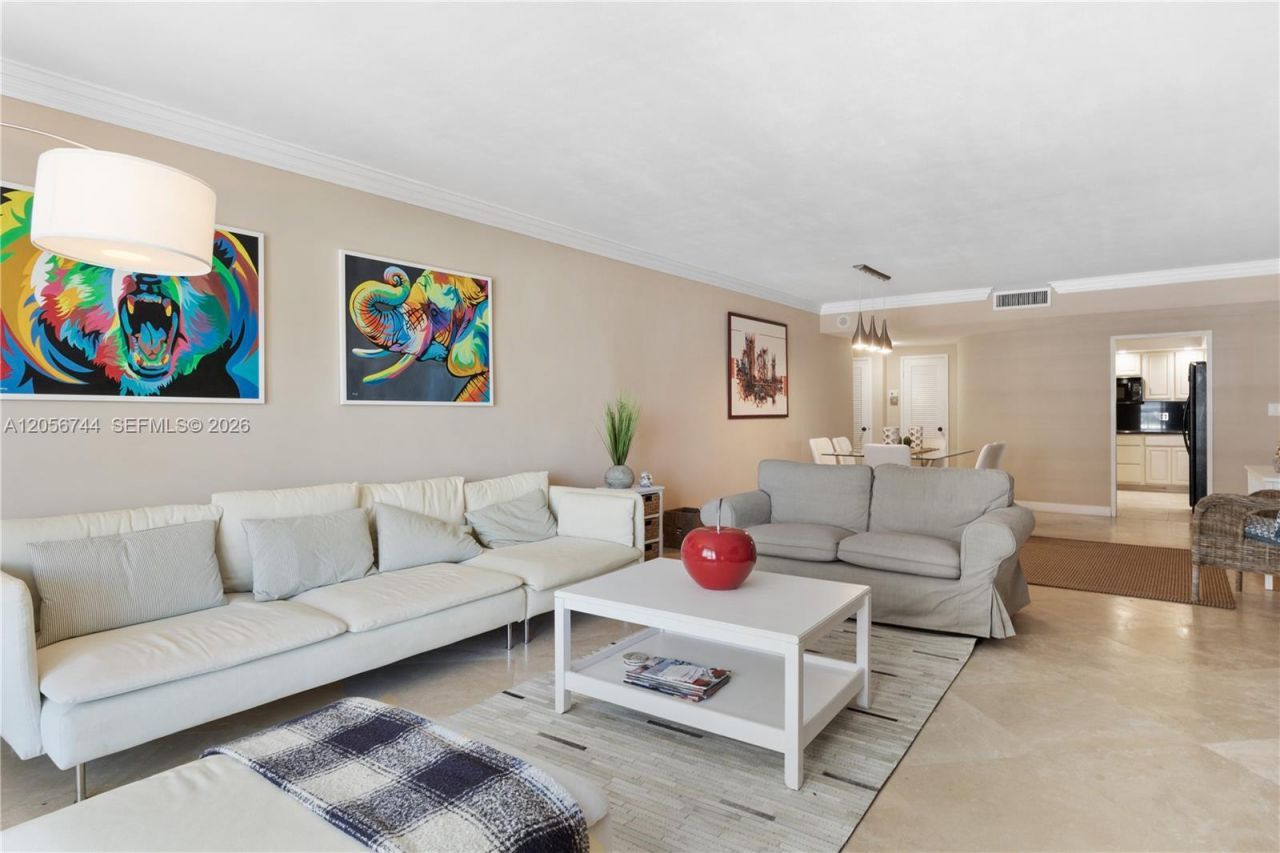 5825 Collins Ave , Unit 9C, Miami Beach, FL 33140 Photo
