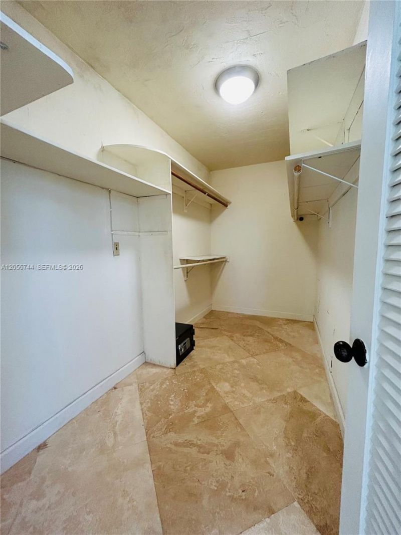 5825 Collins Ave , Unit 9C, Miami Beach, FL 33140 Photo