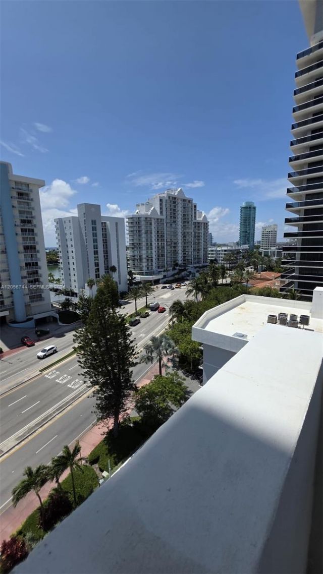 5825 Collins Ave , Unit 9C, Miami Beach, FL 33140 Photo