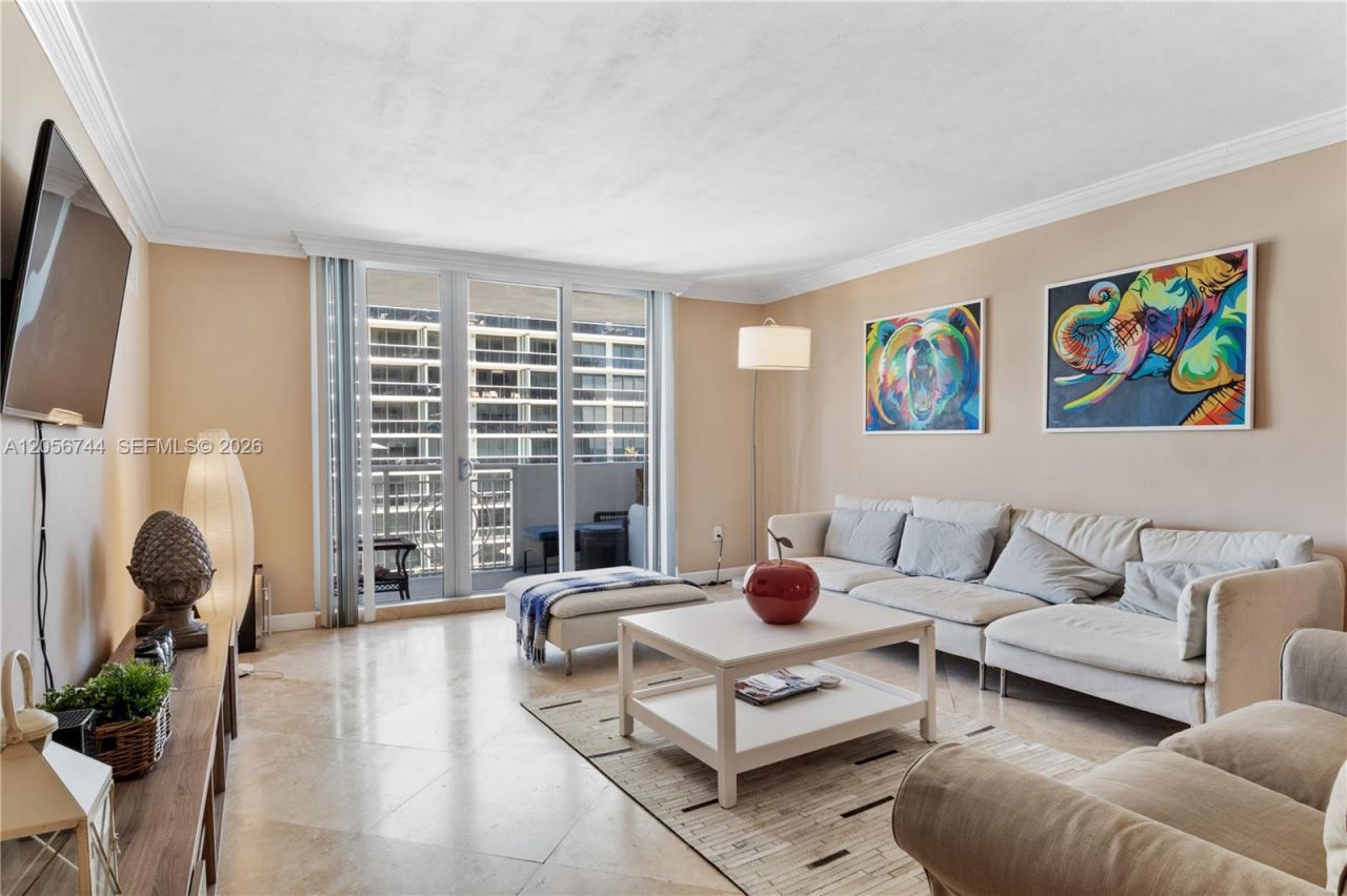 5825 Collins Ave , Unit 9C, Miami Beach, FL 33140 Photo
