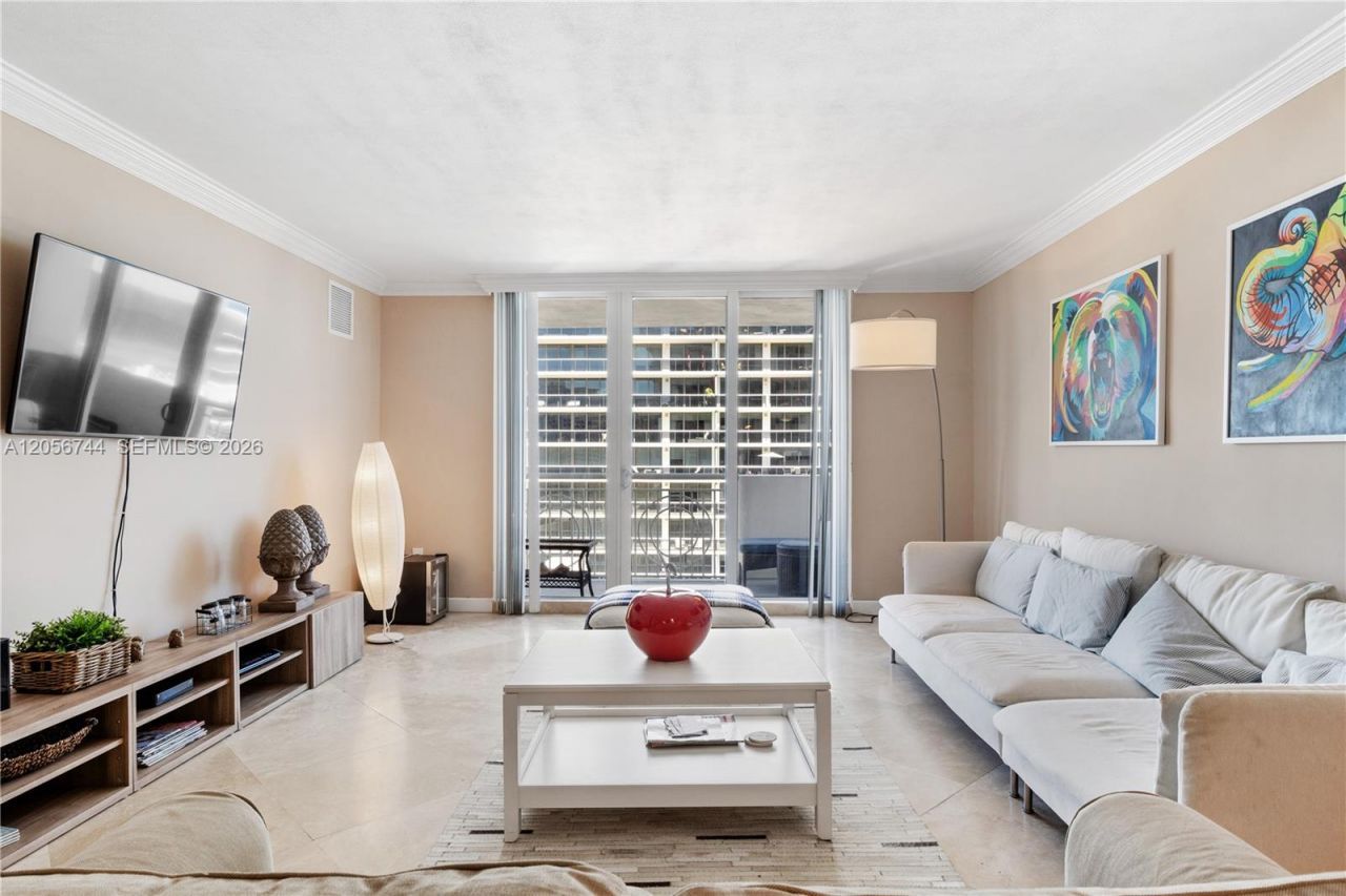 5825 Collins Ave , Unit 9C, Miami Beach, FL 33140 Photo