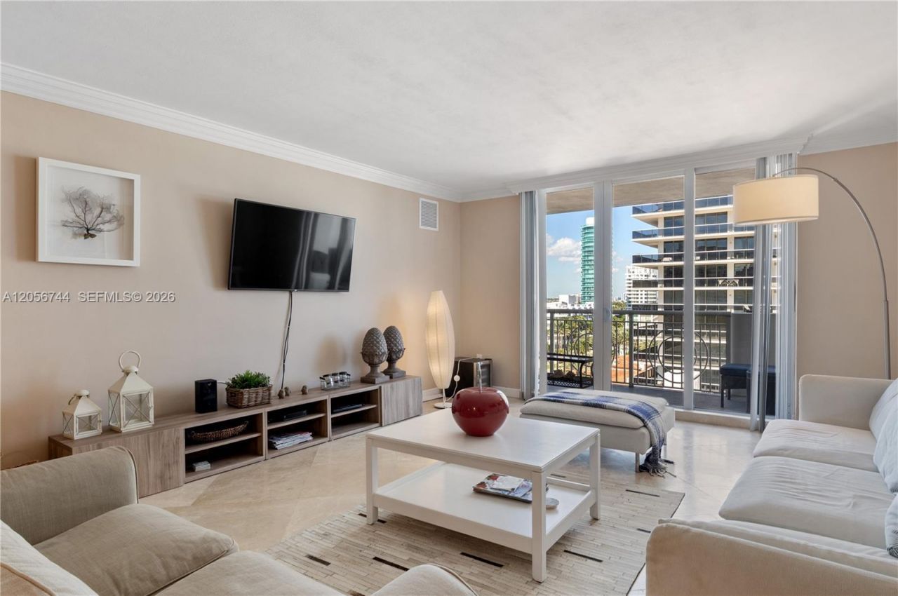 5825 Collins Ave , Unit 9C, Miami Beach, FL 33140 Photo