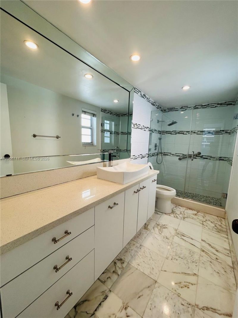5825 Collins Ave , Unit 9C, Miami Beach, FL 33140 Photo