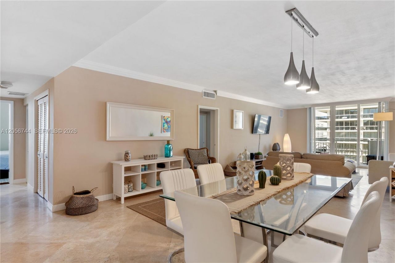 5825 Collins Ave , Unit 9C, Miami Beach, FL 33140 Photo