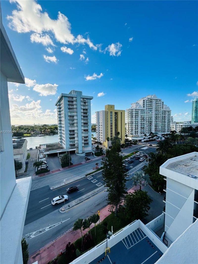 5825 Collins Ave , Unit 9C, Miami Beach, FL 33140 Photo
