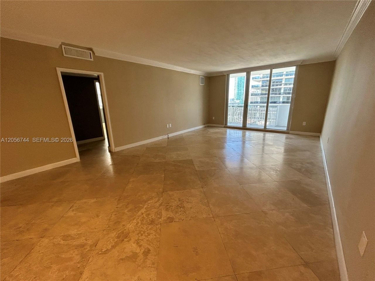 5825 Collins Ave , Unit 9C, Miami Beach, FL 33140 Photo