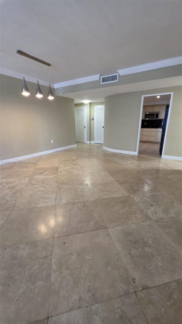5825 Collins Ave , Unit 9C, Miami Beach, FL 33140 Photo