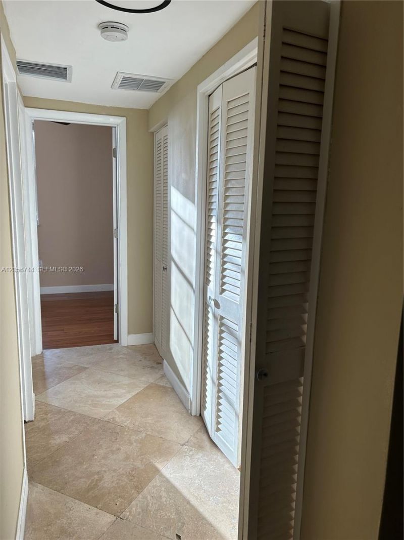 5825 Collins Ave , Unit 9C, Miami Beach, FL 33140 Photo