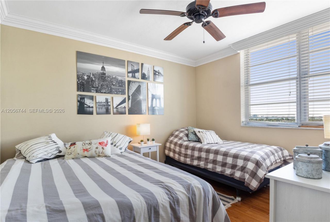 5825 Collins Ave , Unit 9C, Miami Beach, FL 33140 Photo