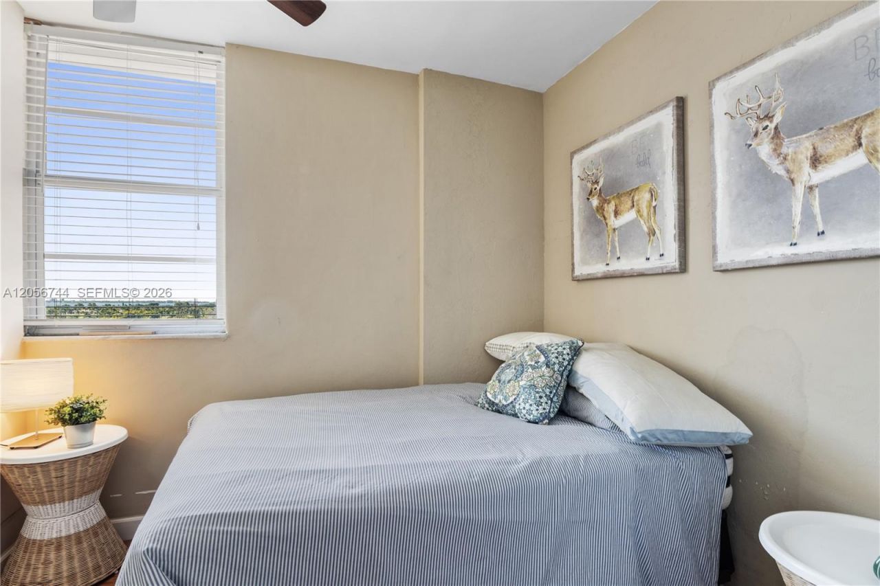5825 Collins Ave , Unit 9C, Miami Beach, FL 33140 Photo
