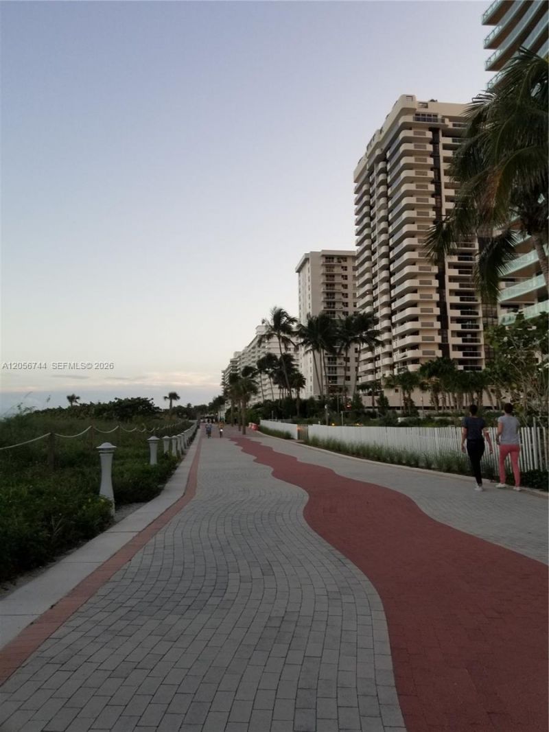 5825 Collins Ave , Unit 9C, Miami Beach, FL 33140 Photo