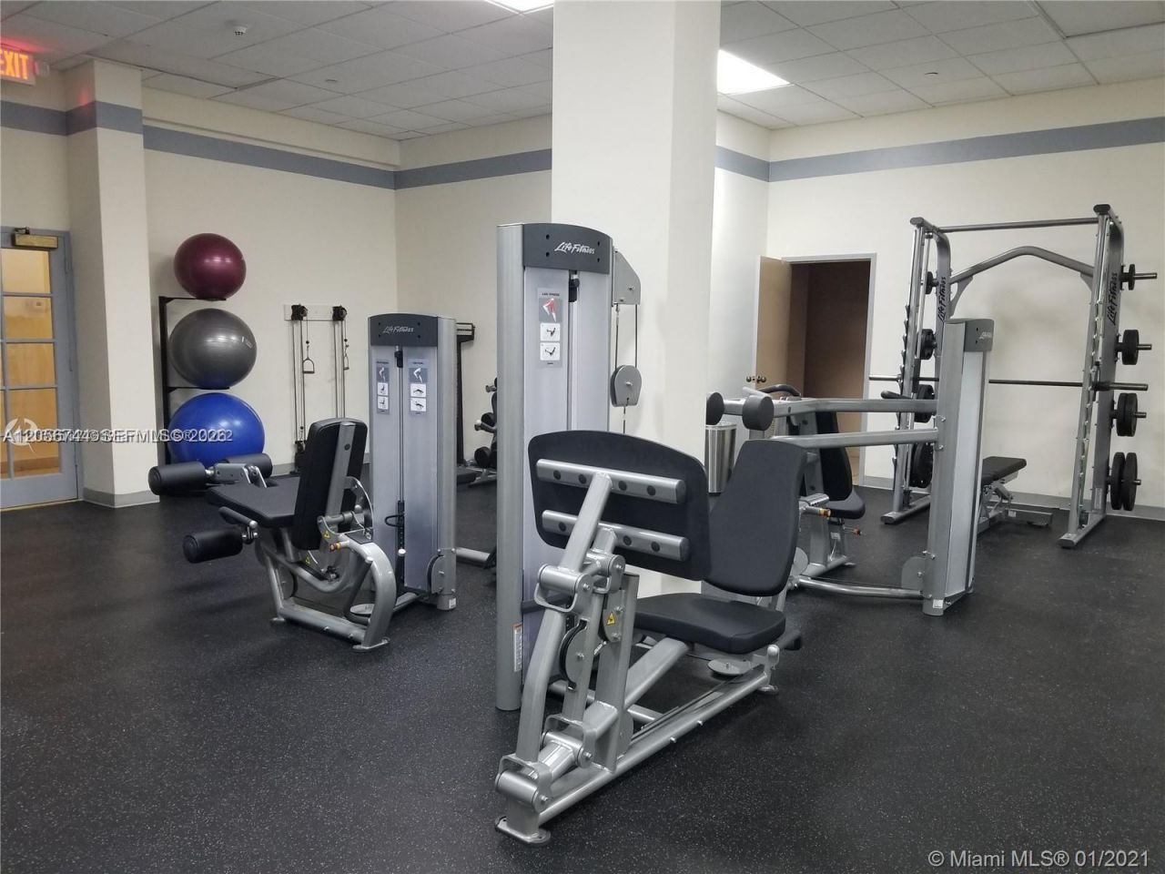 5825 Collins Ave , Unit 9C, Miami Beach, FL 33140 Photo