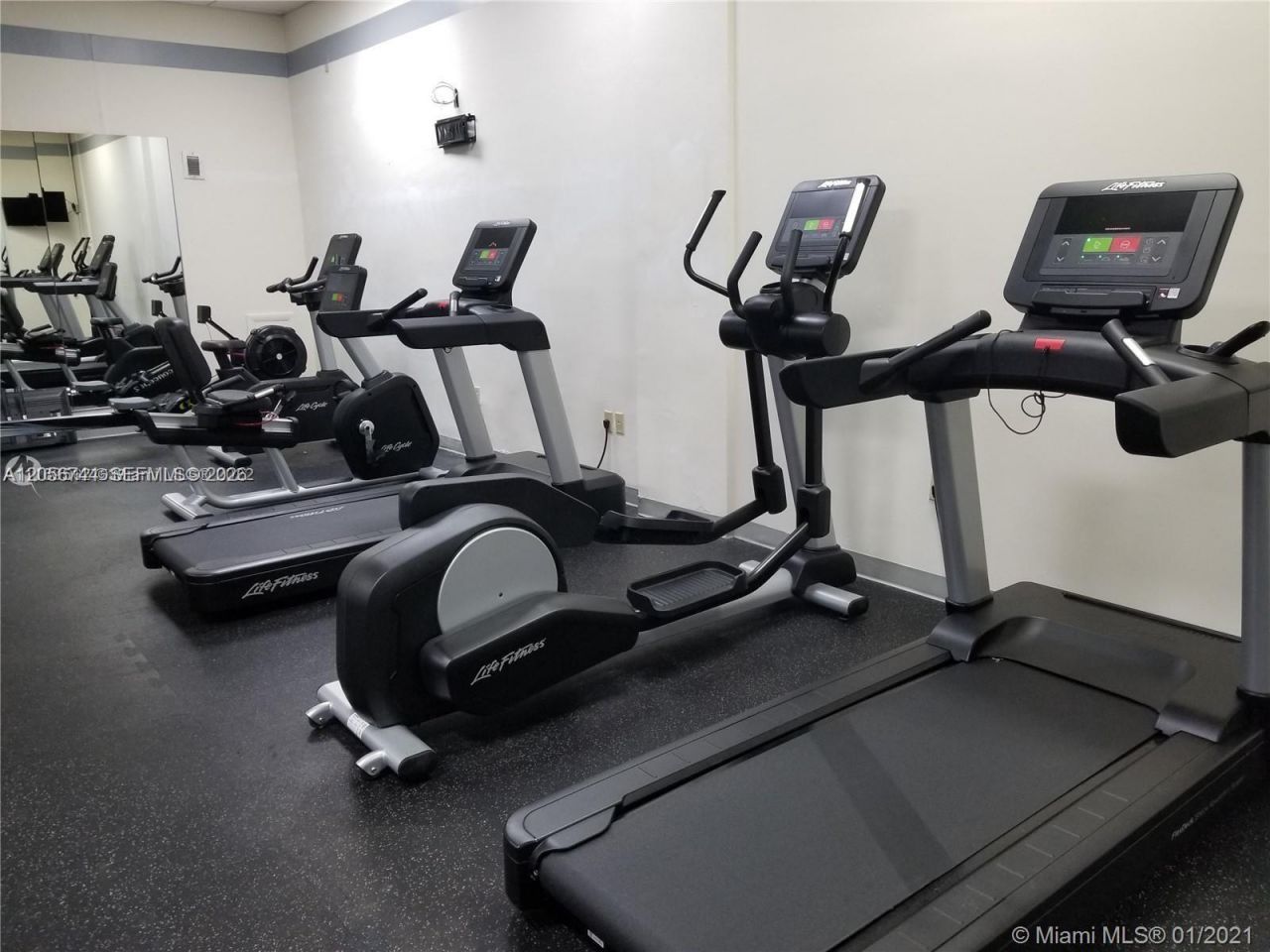 5825 Collins Ave , Unit 9C, Miami Beach, FL 33140 Photo
