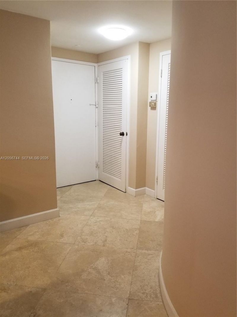5825 Collins Ave , Unit 9C, Miami Beach, FL 33140 Photo