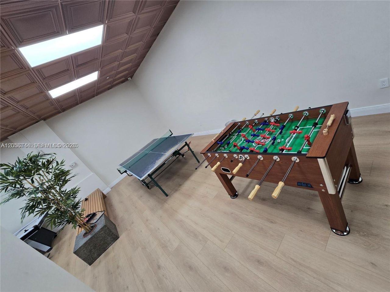 5825 Collins Ave , Unit 9C, Miami Beach, FL 33140 Photo