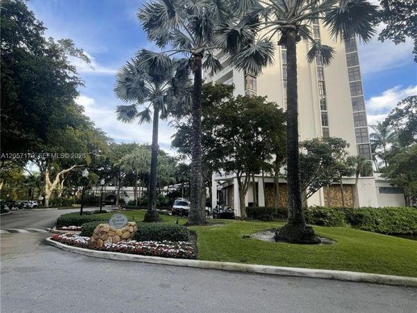 1000 Quayside Ter , Unit 1807, Miami, FL 33138