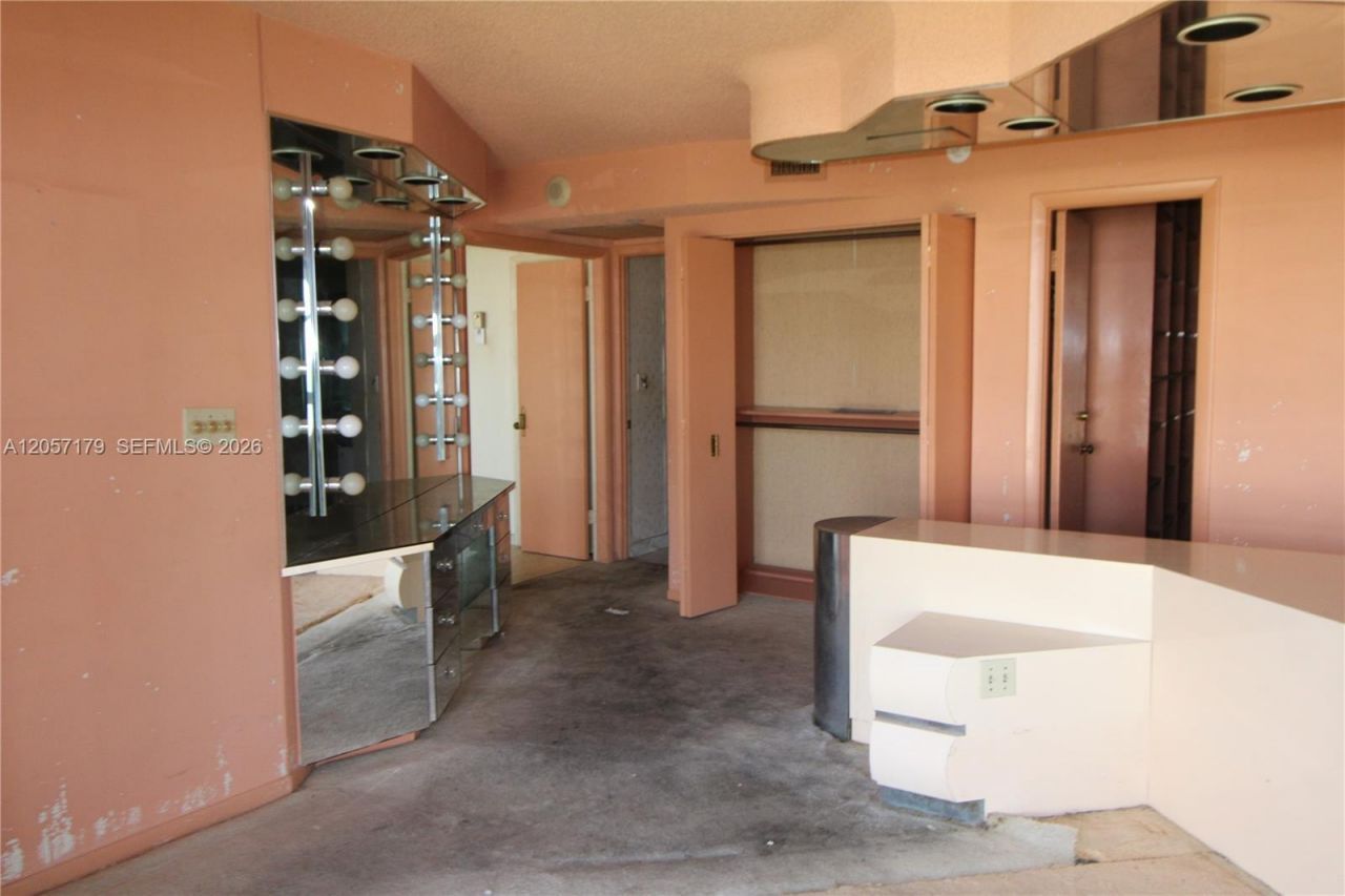 1000 Quayside Ter , Unit 1807, Miami, FL 33138 Photo