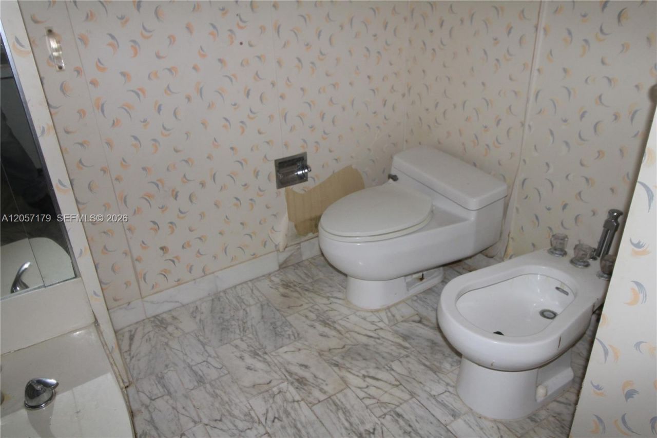 1000 Quayside Ter , Unit 1807, Miami, FL 33138 Photo