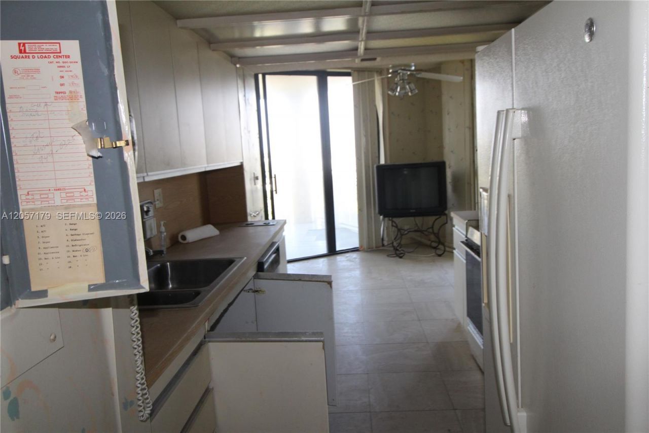 1000 Quayside Ter , Unit 1807, Miami, FL 33138 Photo