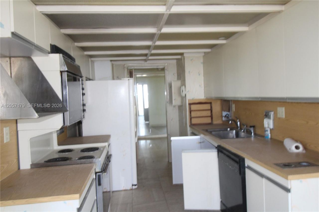 1000 Quayside Ter , Unit 1807, Miami, FL 33138 Photo