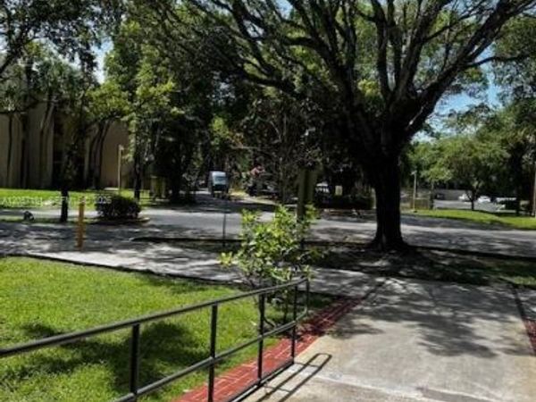 14525 N Kendall Dr, Unit 304J, Miami, FL 33186