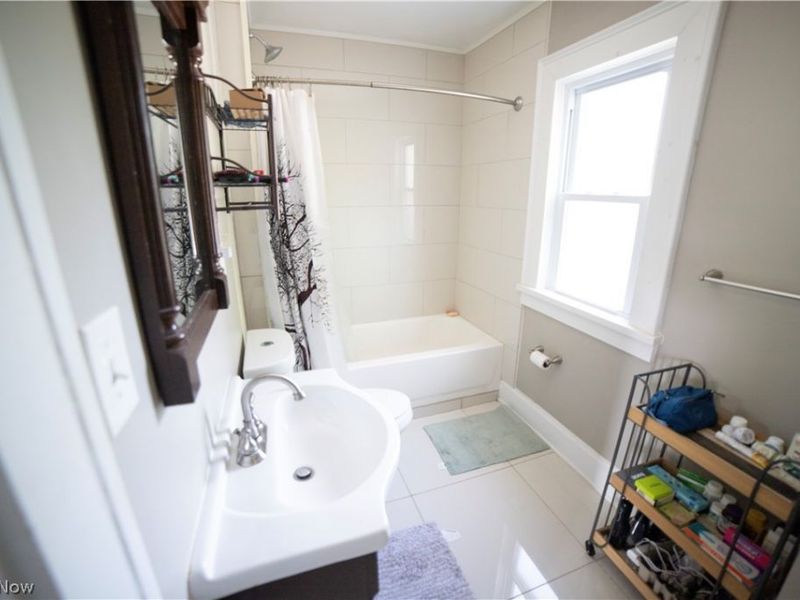 1945 Staunton Road , Cleveland Heights, OH 44118 Photo 17