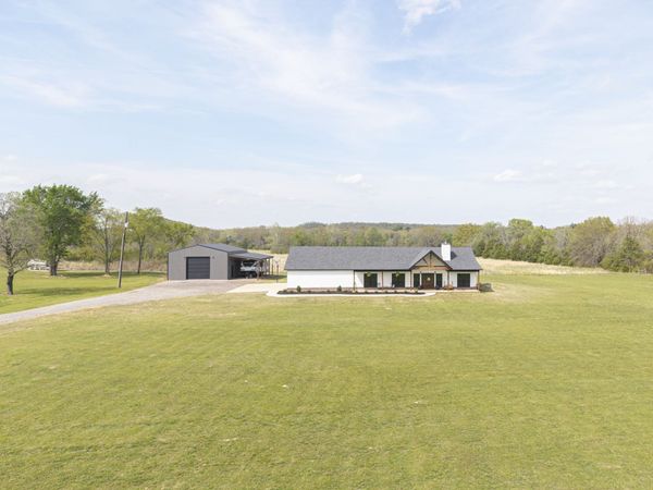 3107 E McKenzie Avenue , Pocola, OK 74902