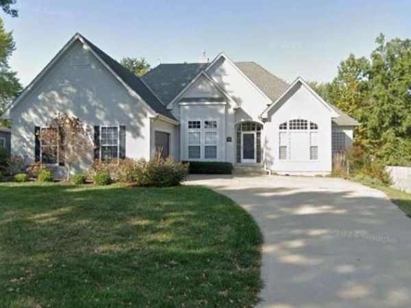 5130 SW Royal Tern Point, Lee's Summit, MO 64082