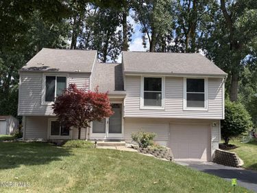 5752 Hunting Creek Road , Toledo, OH 43615