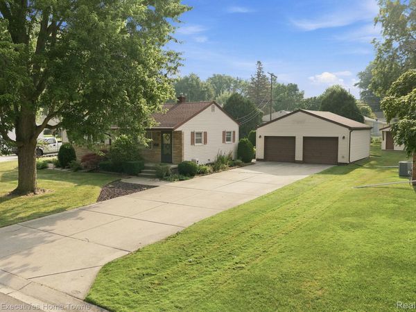 1105 S 15th Street, St Clair, Mi 48079