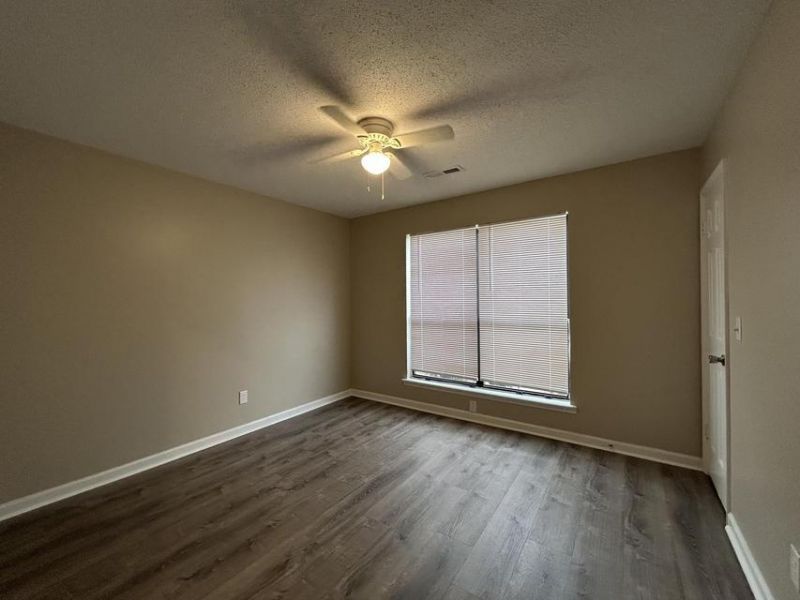 923 E Estates Boulevard Photo 7