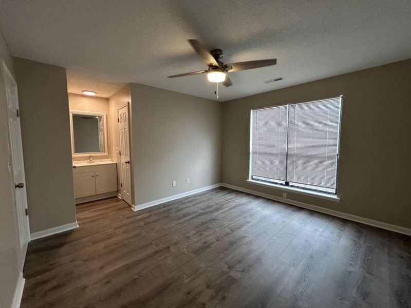 923 E Estates Boulevard Photo 9