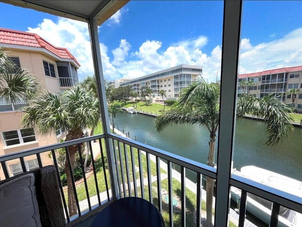 1250 N Portofino Drive, Unit 301, Sarasota, FL 34242 Photo