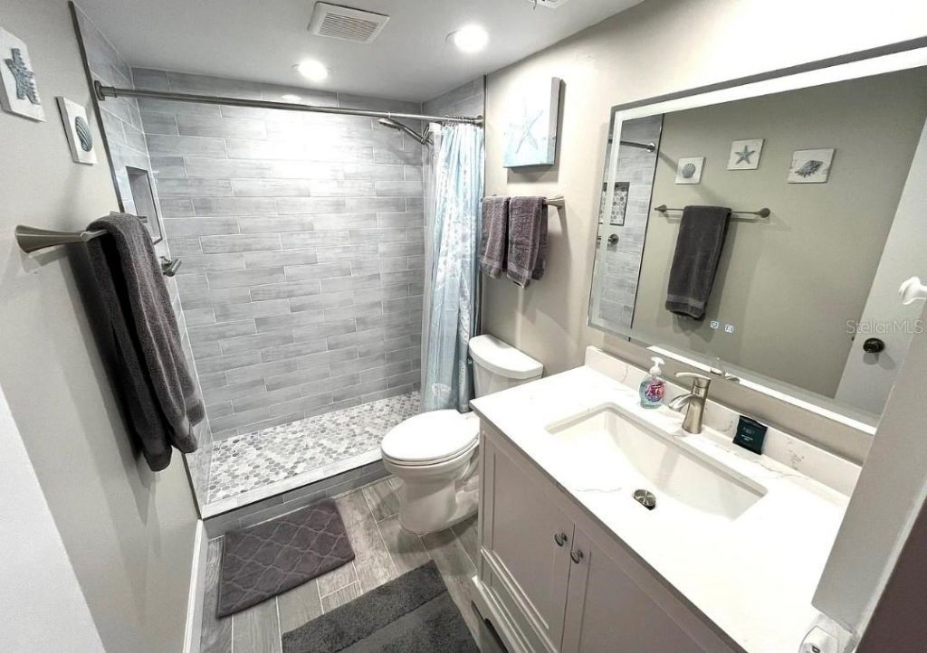 1250 N Portofino Drive, Unit 301, Sarasota, FL 34242 Photo