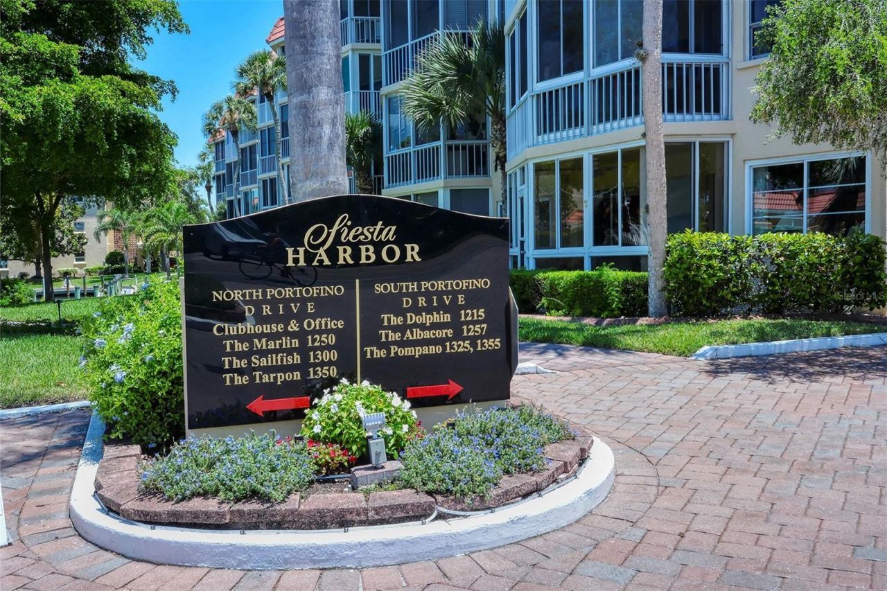 1250 N Portofino Drive, Unit 301, Sarasota, FL 34242 Photo