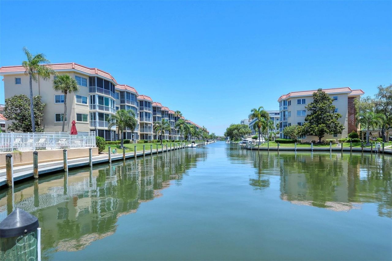 1250 N Portofino Drive, Unit 301, Sarasota, FL 34242 Photo