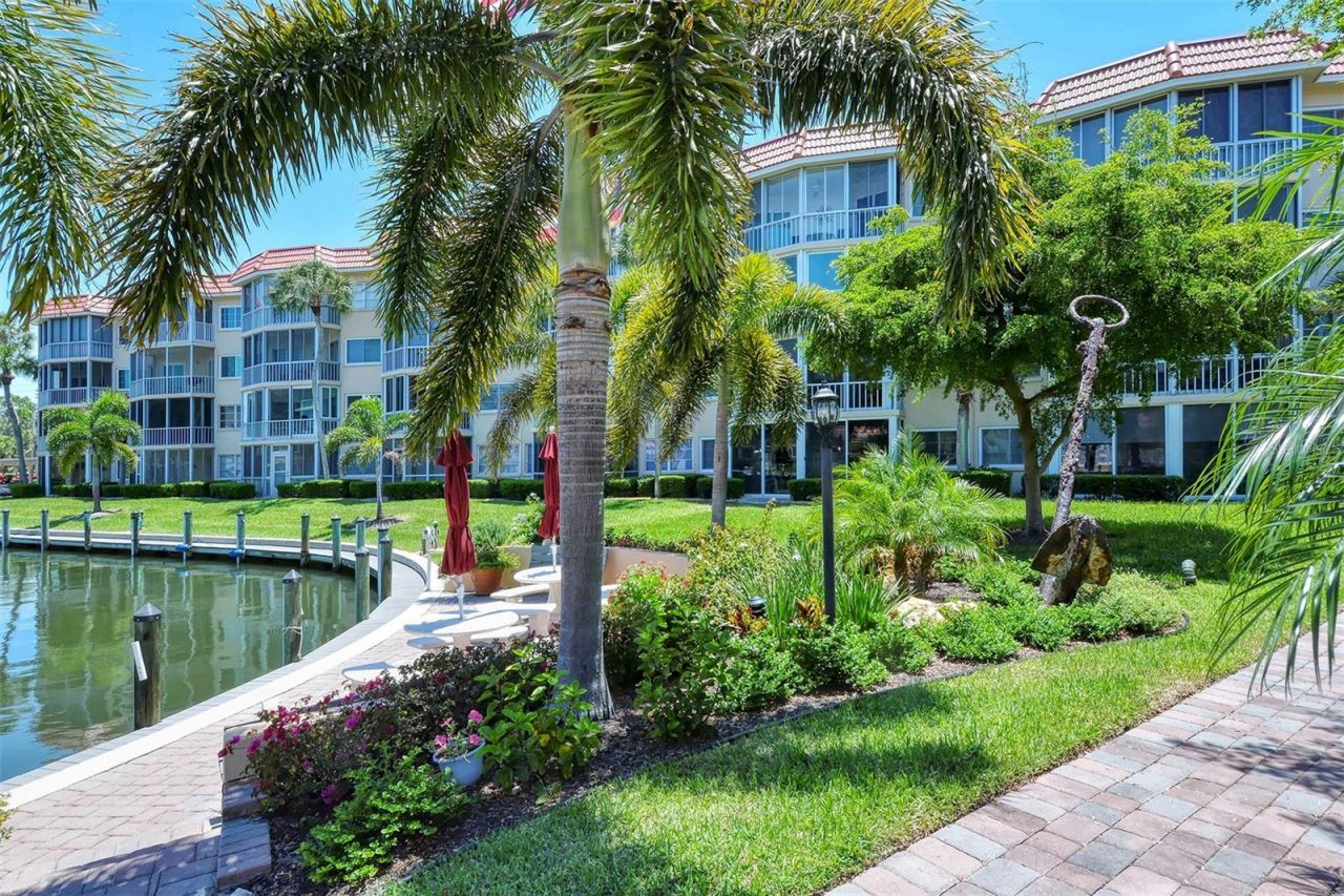 1250 N Portofino Drive, Unit 301, Sarasota, FL 34242 Photo