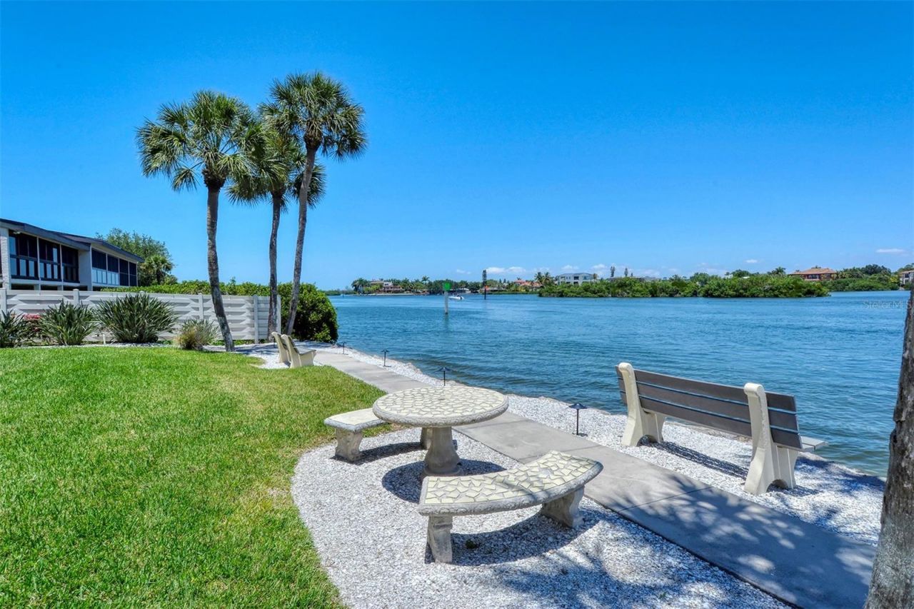 1250 N Portofino Drive, Unit 301, Sarasota, FL 34242 Photo