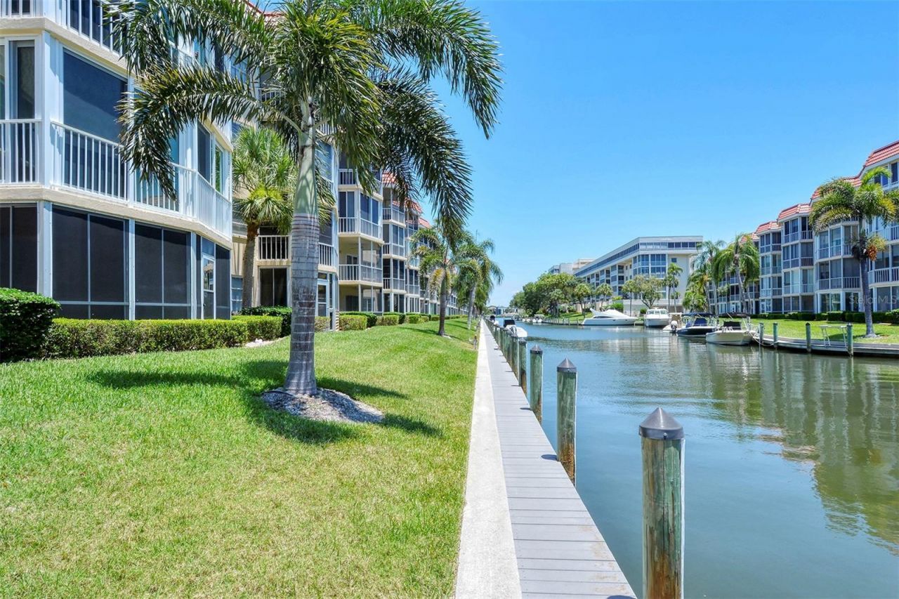 1250 N Portofino Drive, Unit 301, Sarasota, FL 34242 Photo