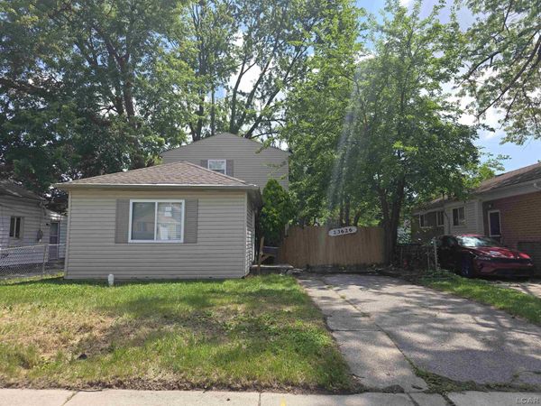 23626 Stewart , Warren, MI 48089