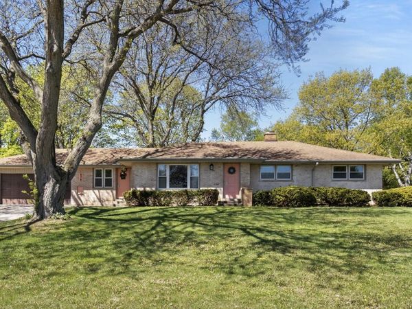 575 Kenmar Rd, Brookfield, WI 53005
