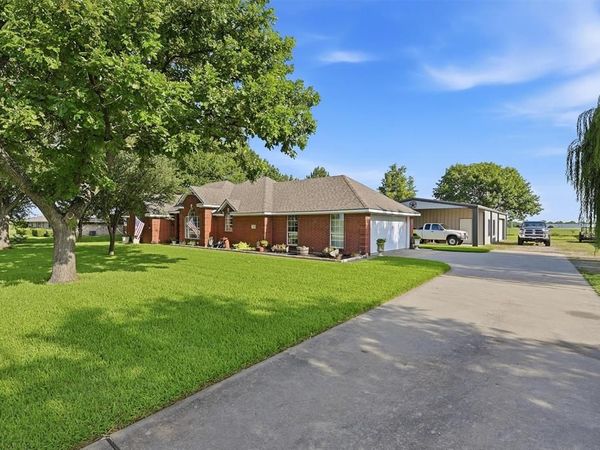 522 Preston Drive , Pottsboro, TX 75076