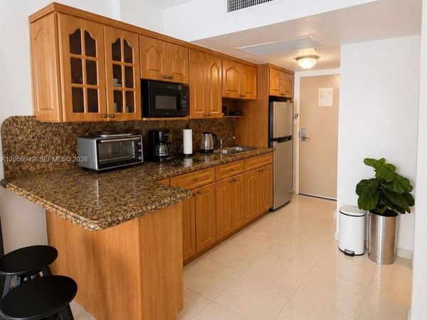 19201 Collins Ave , Unit 1025, Sunny Isles Beach, FL 33160